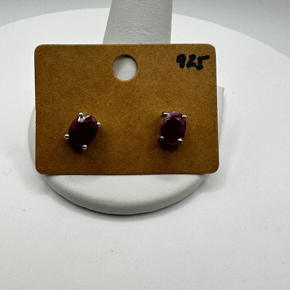 You get both! Genuine ruby ring and stud earrings in sterling silver, bundle! - Picture 5 of 10